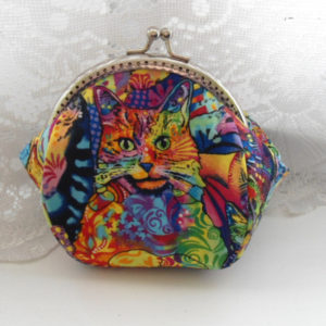 Oválná kosmetická taštička s motivem kočky
