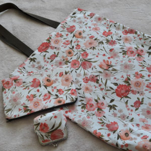 Souprava taštiček s motivem růžových květů